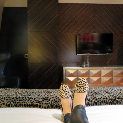 Perfect match: Shoes & Hotelroom.